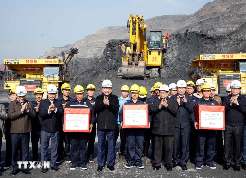 Tổng Bí thư, Thủ tướng thăm DN khai thác gần 3 triệu tấn "vàng đen" của VN, có doanh thu 5.200 tỷ đồng - Ảnh 2