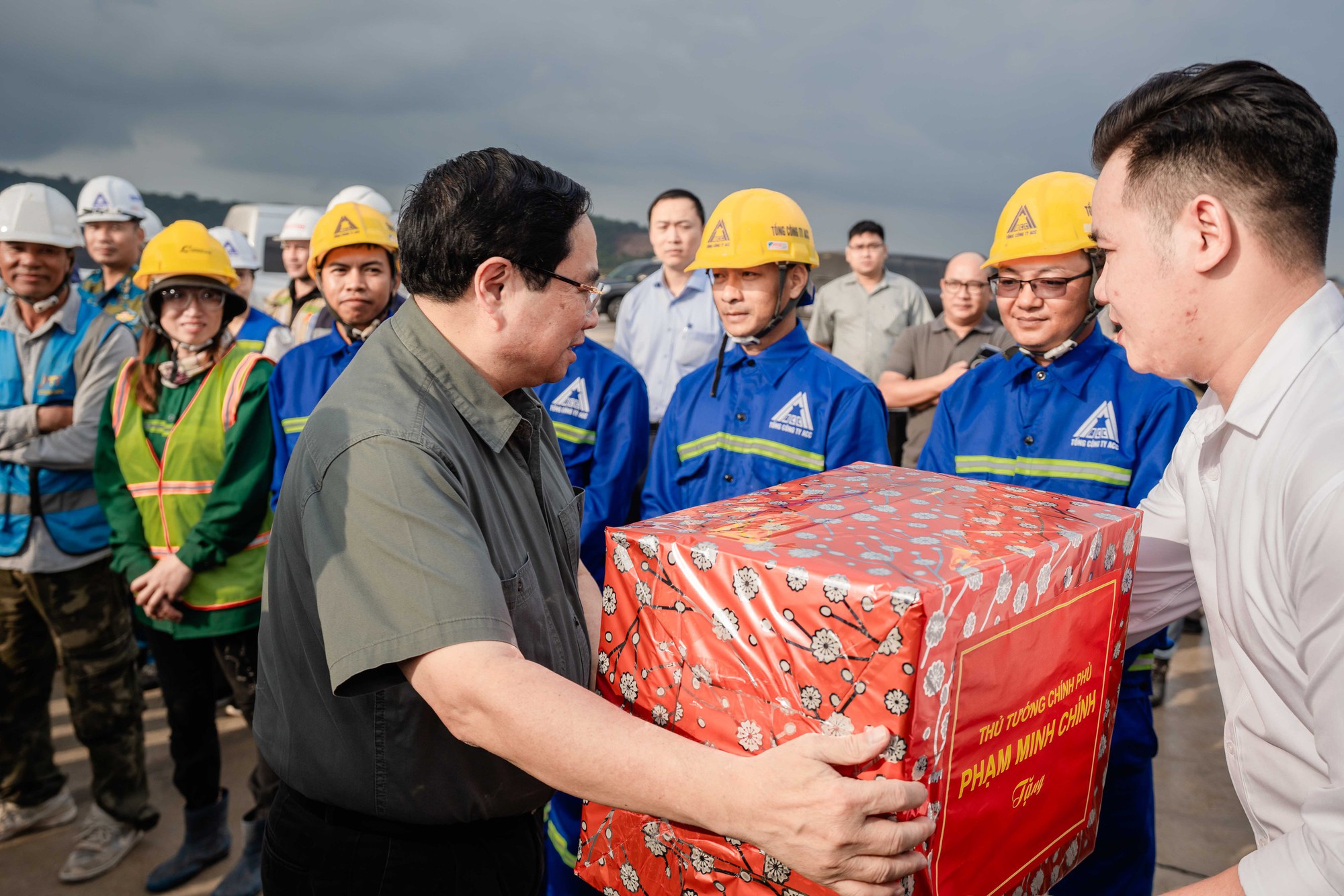 Thủ tướng đề nghị phát huy tinh thần "chỉ bàn làm, không bàn lùi" tại các dự án phục vụ APEC - Ảnh 12