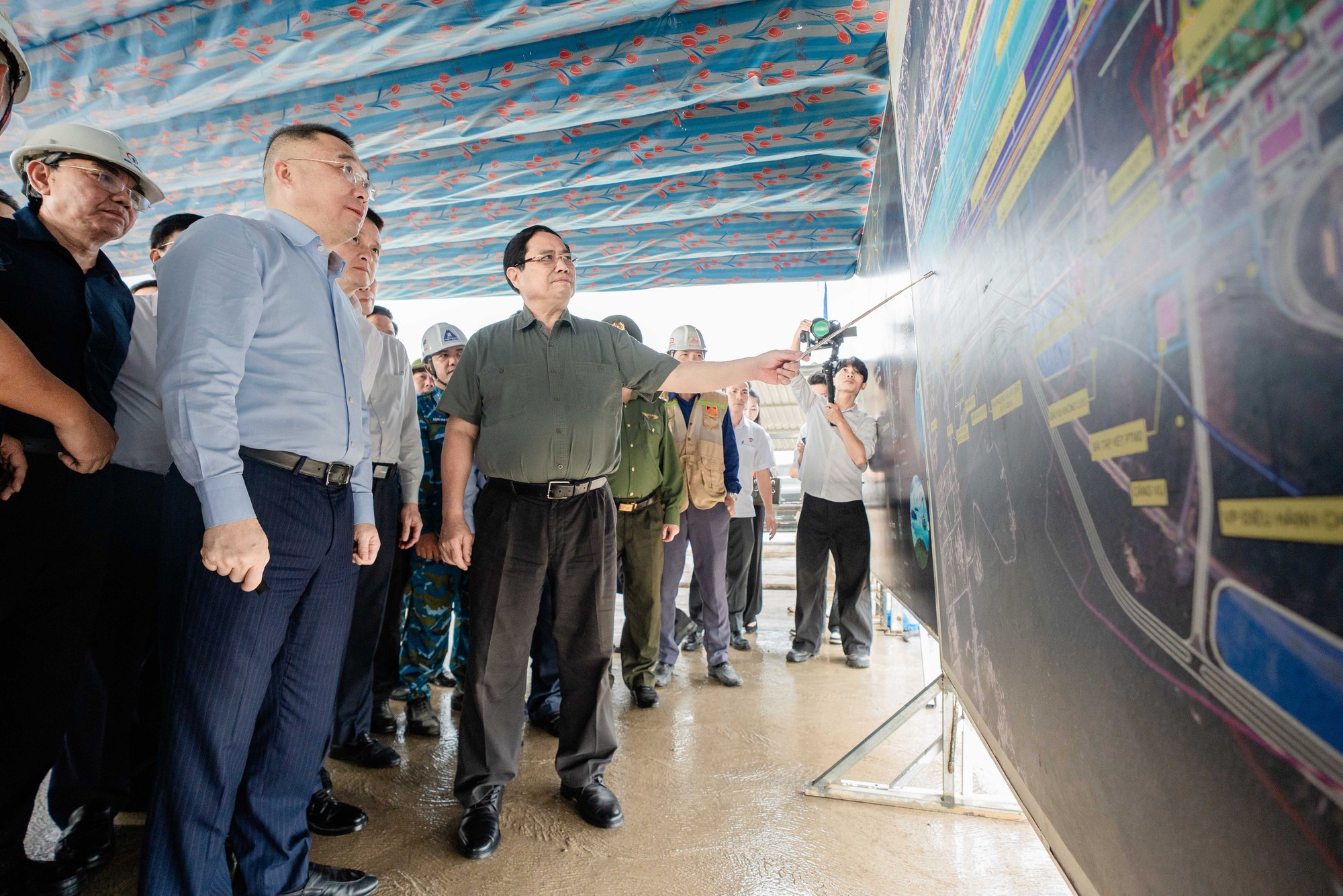 Thủ tướng đề nghị phát huy tinh thần "chỉ bàn làm, không bàn lùi" tại các dự án phục vụ APEC - Ảnh 4