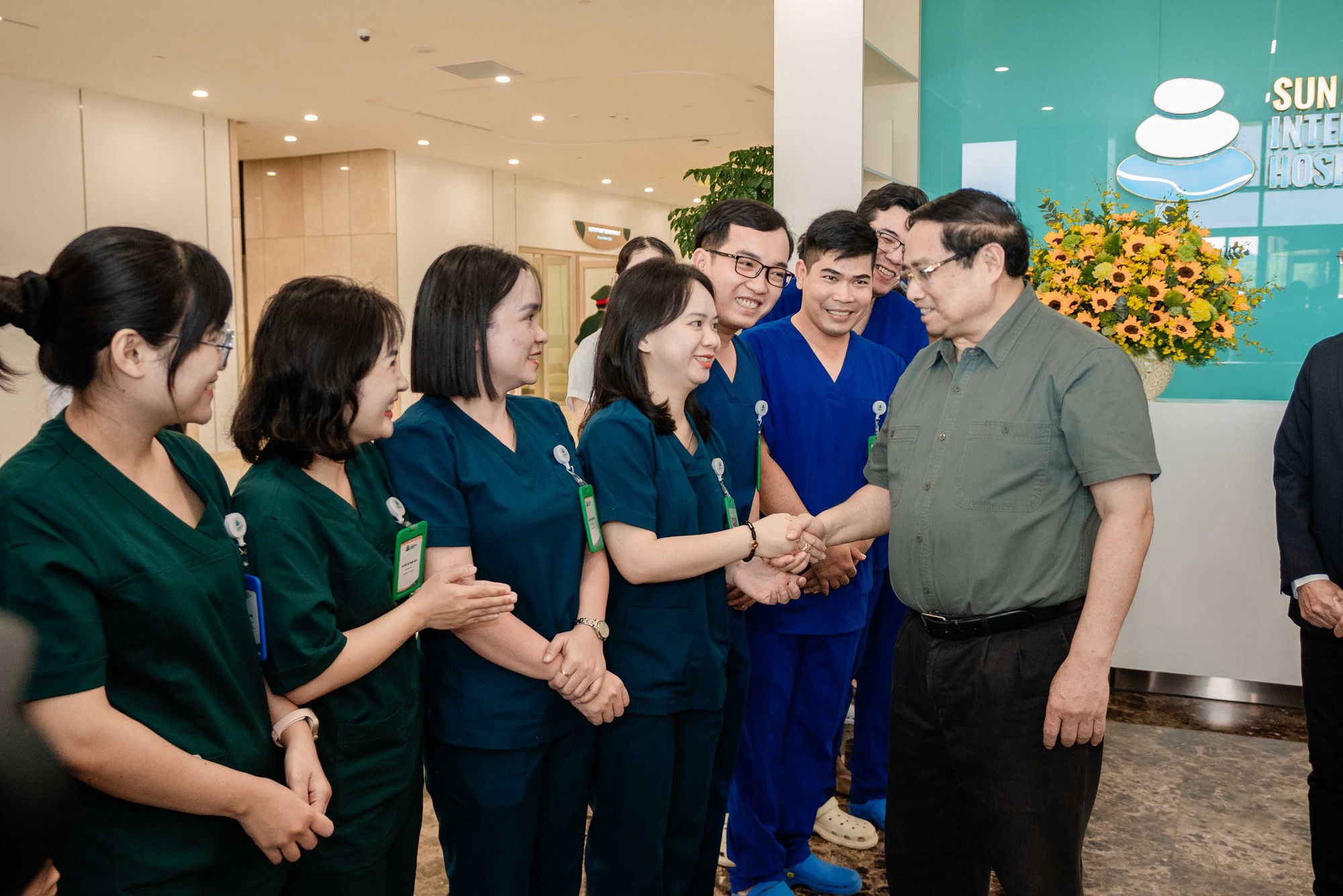 Thủ tướng đề nghị phát huy tinh thần "chỉ bàn làm, không bàn lùi" tại các dự án phục vụ APEC - Ảnh 16