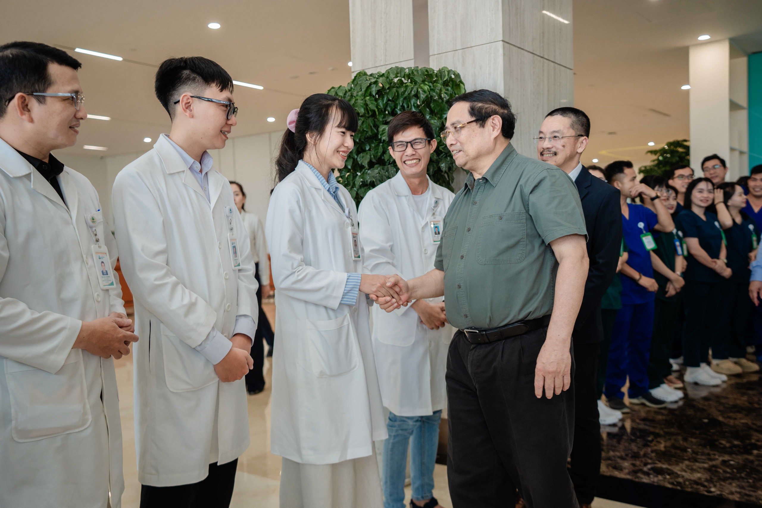 Thủ tướng đề nghị phát huy tinh thần "chỉ bàn làm, không bàn lùi" tại các dự án phục vụ APEC - Ảnh 18