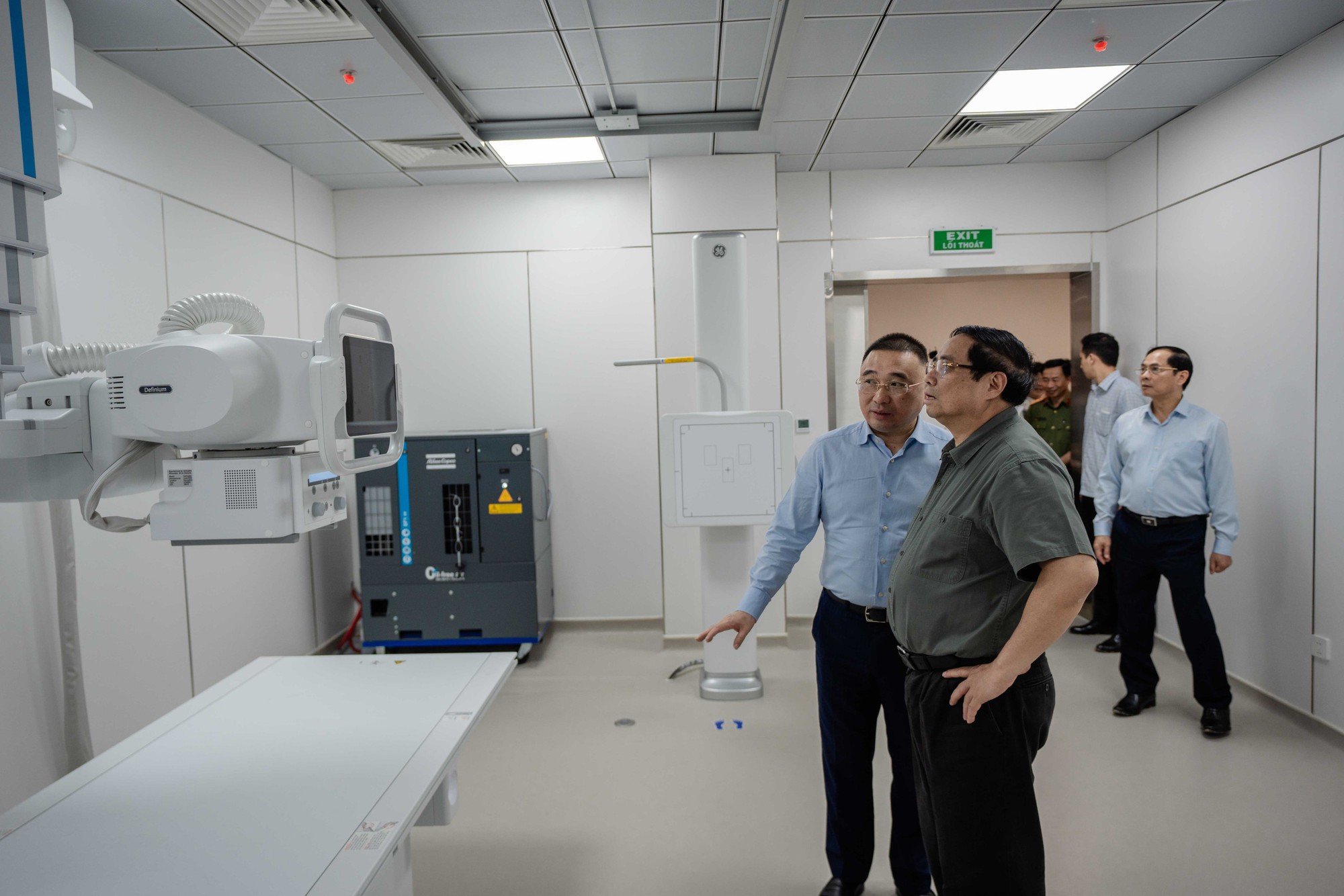 Thủ tướng đề nghị phát huy tinh thần "chỉ bàn làm, không bàn lùi" tại các dự án phục vụ APEC - Ảnh 21