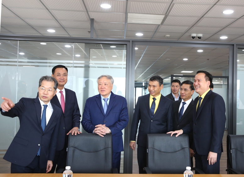 Phó Thủ tướng Thường trực Nguyễn Hòa Bình dự khai trương Trung tâm Tài chính Quốc tế Việt Nam tại Đà Nẵng - Ảnh 5