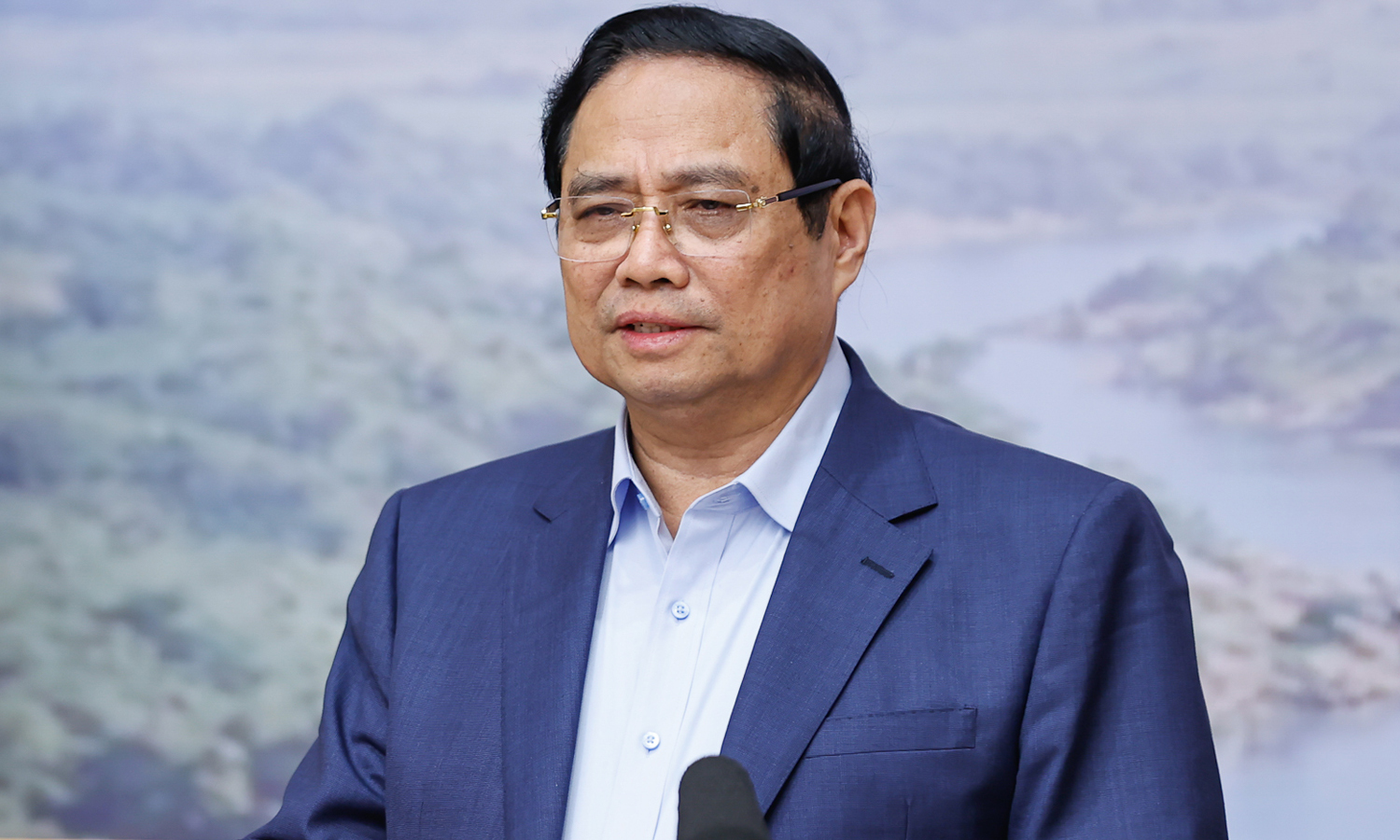 Thủ tướng: Dứt khoát không chia nhỏ gói thầu, tránh việc 'quân xanh, quân đỏ' - Ảnh 1