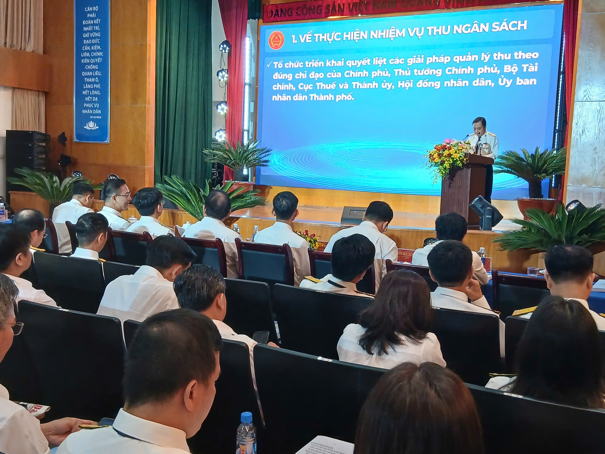 TPHCM tạm hoãn xuất cảnh hơn 32.800 trường hợp do nợ thuế - Ảnh 1