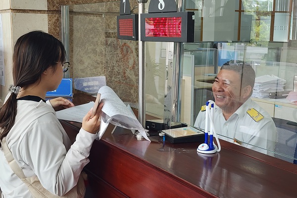 Thu phí, lệ phí không đúng quy định bị phạt tới 100 triệu đồng - Ảnh 1