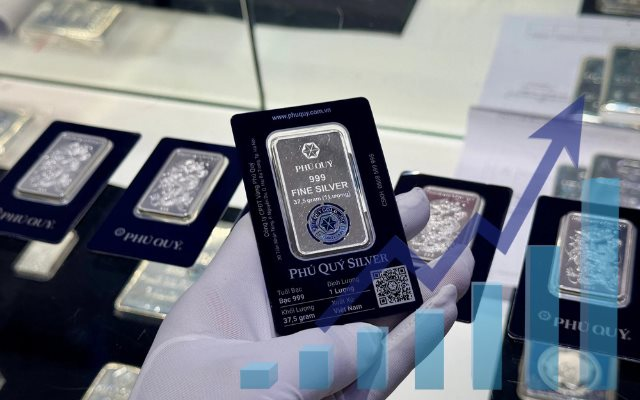 Cú bứt tốc ngoạn mục của bạc ở Việt Nam: Giờ này năm ngoái còn 30 triệu, giờ vượt 100 triệu/kg, ai còn nói 'mua bạc là lỗ' - Ảnh 1