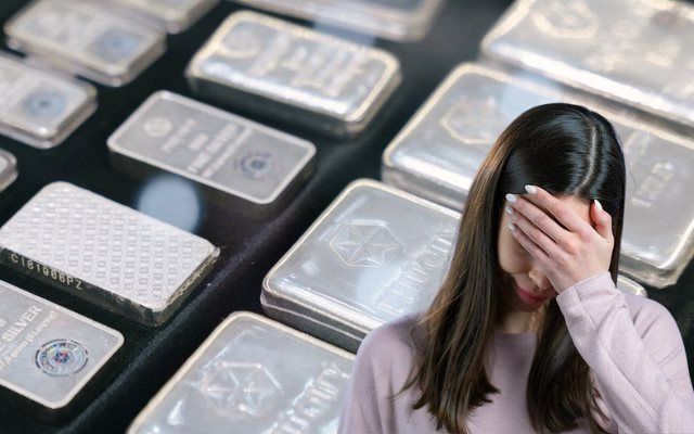 Mua bạc từ giá 35 triệu đồng/kg, đến nay gần chạm 100 triệu - bạn bè người thân chúc mừng không ngớt, nhưng tôi chỉ biết cười gượng và nói 'giá như' - Ảnh 1