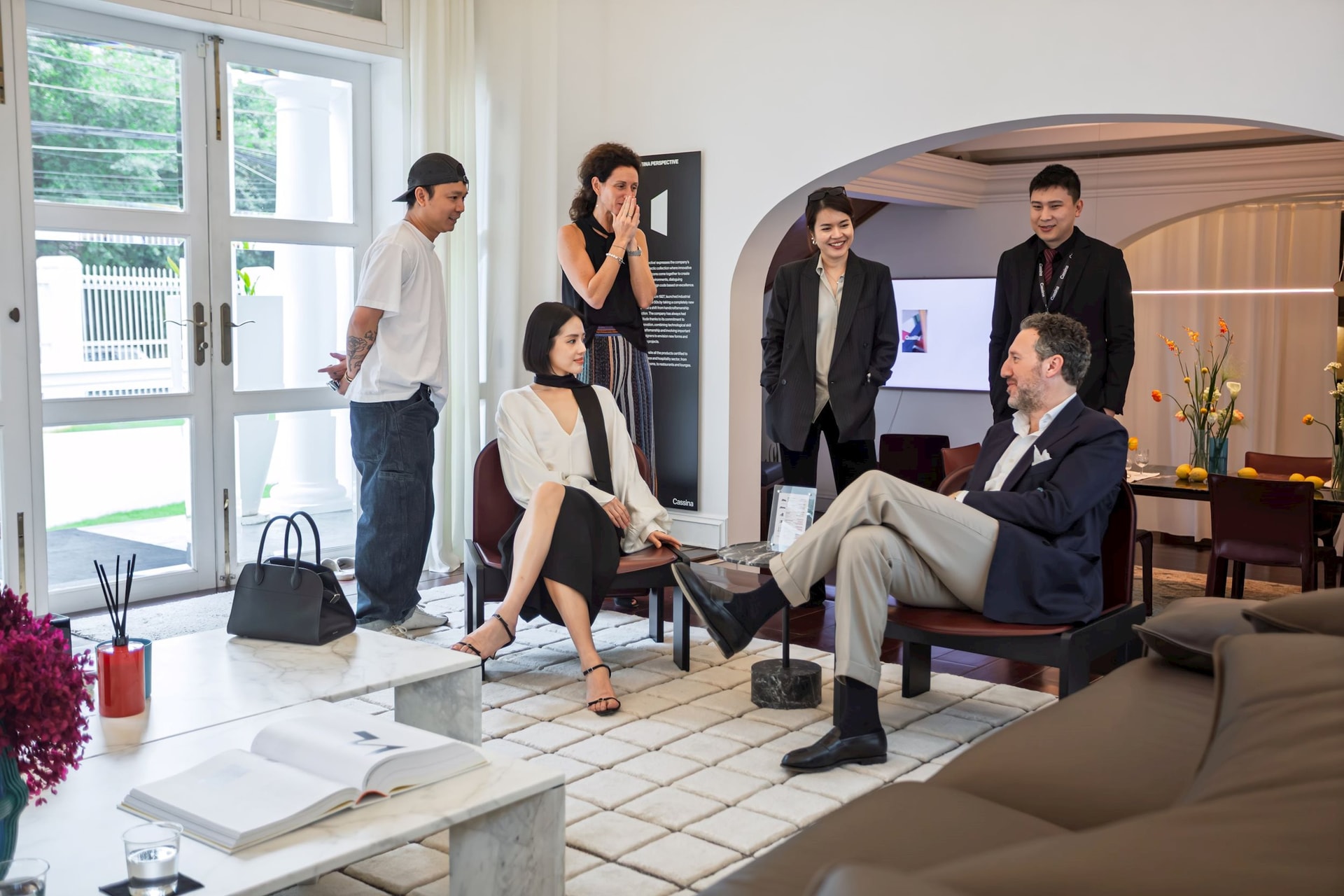 Đằng sau tấm bình phong có giá gần 2,7 tỷ đồng và cú bắt tay độc quyền của 1 công ty Việt Nam với gã khổng lồ Ý - Ảnh 1