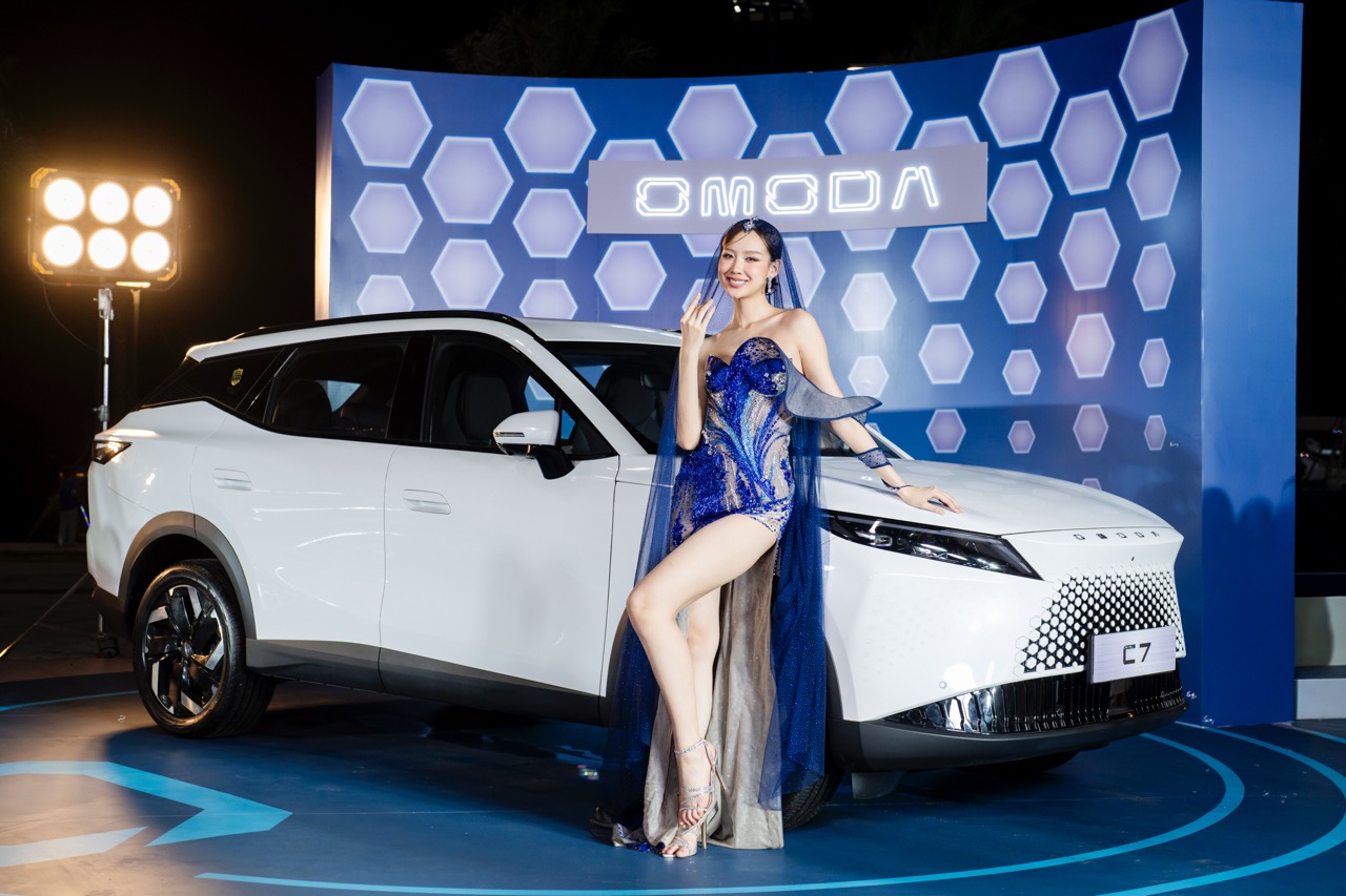Omoda C7 chính thức nhận cọc tại Việt Nam: Giá dự kiến từ 839 triệu đồng, quyết đấu Mazda CX-5 bằng cấu hình PHEV và bảo hành 1 triệu km - Ảnh 1
