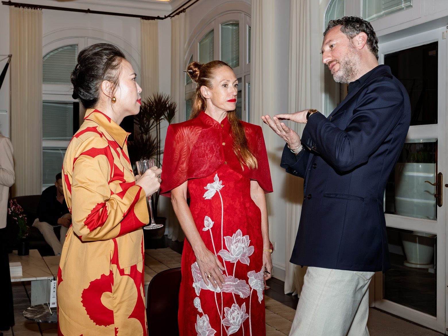 Đằng sau tấm bình phong có giá gần 2,7 tỷ đồng và cú bắt tay độc quyền của 1 công ty Việt Nam với gã khổng lồ Ý - Ảnh 2