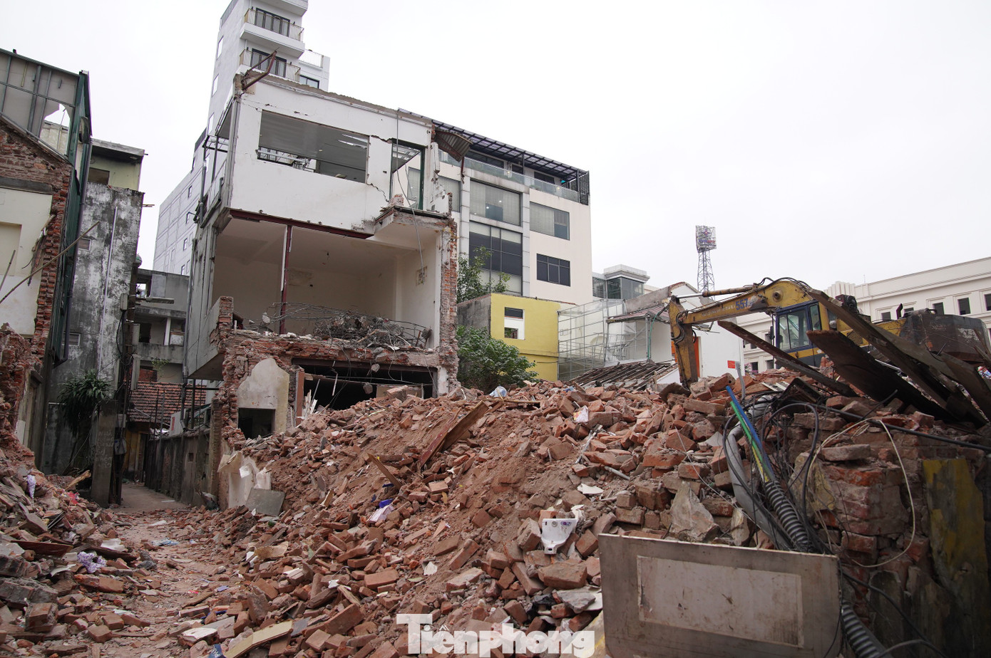 Đồng loạt phá dỡ mặt bằng làm dự án Quảng trường – Công viên phía Đông hồ Hoàn Kiếm - Ảnh 3