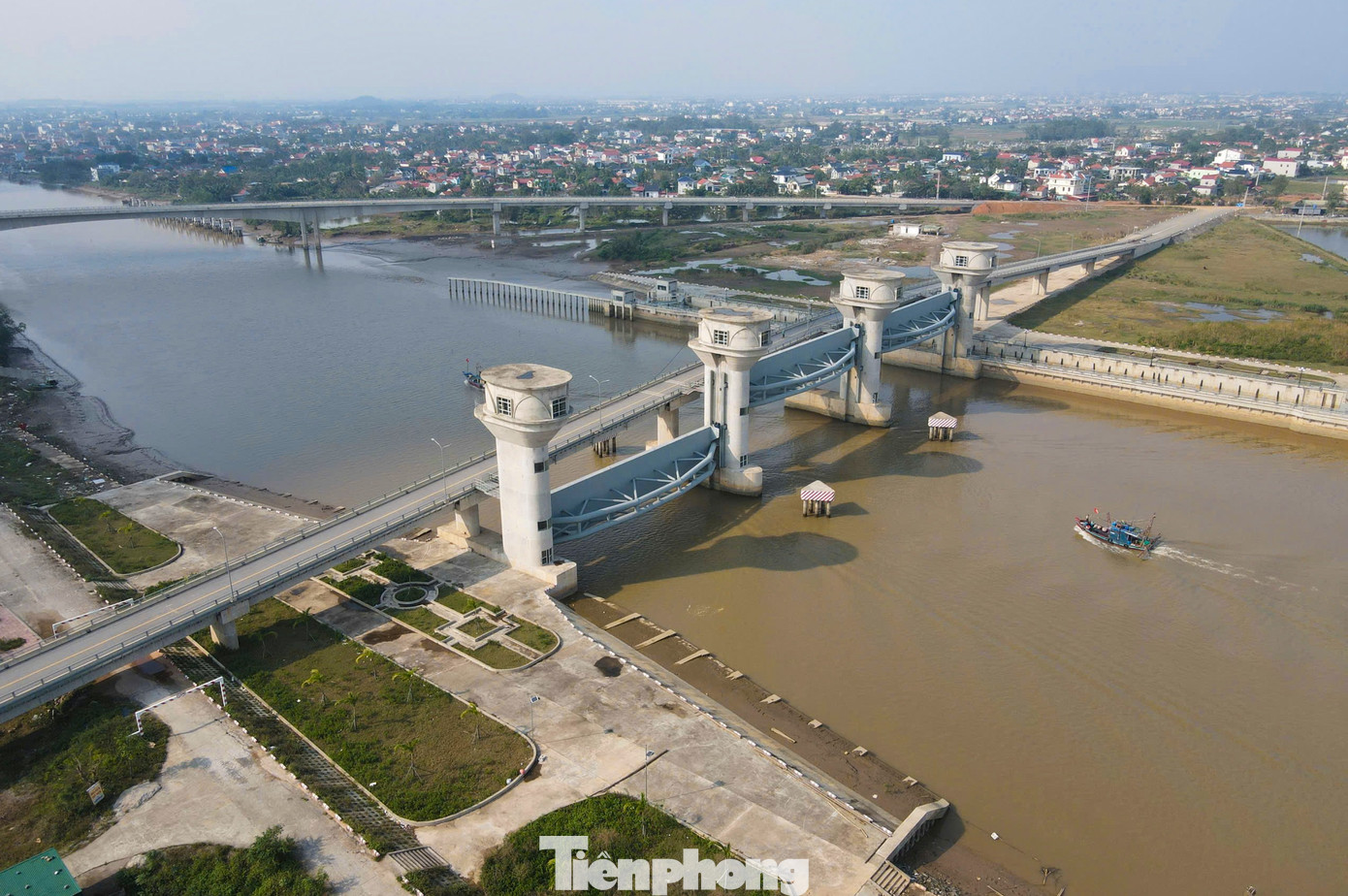 Thanh Hóa thúc đẩy đưa công trình cầu cống thủy lợi 'khủng' vào vận hành trước Tết - Ảnh 1