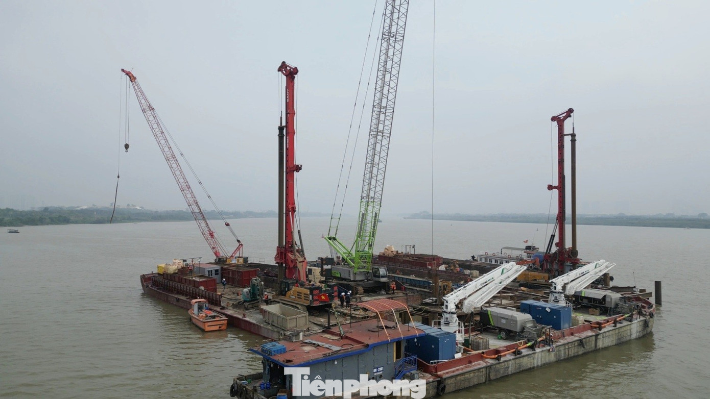 Cầu Ngọc Hồi nối Hà Nội với Hưng Yên tăng tốc thi công hai trụ cầu tháp dây văng - Ảnh 1