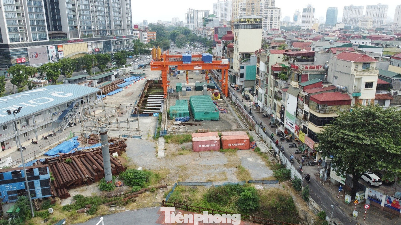Hà Nội thu hẹp rào chắn dự án metro, mở rộng lòng đường phục vụ đi lại dịp Tết - Ảnh 1