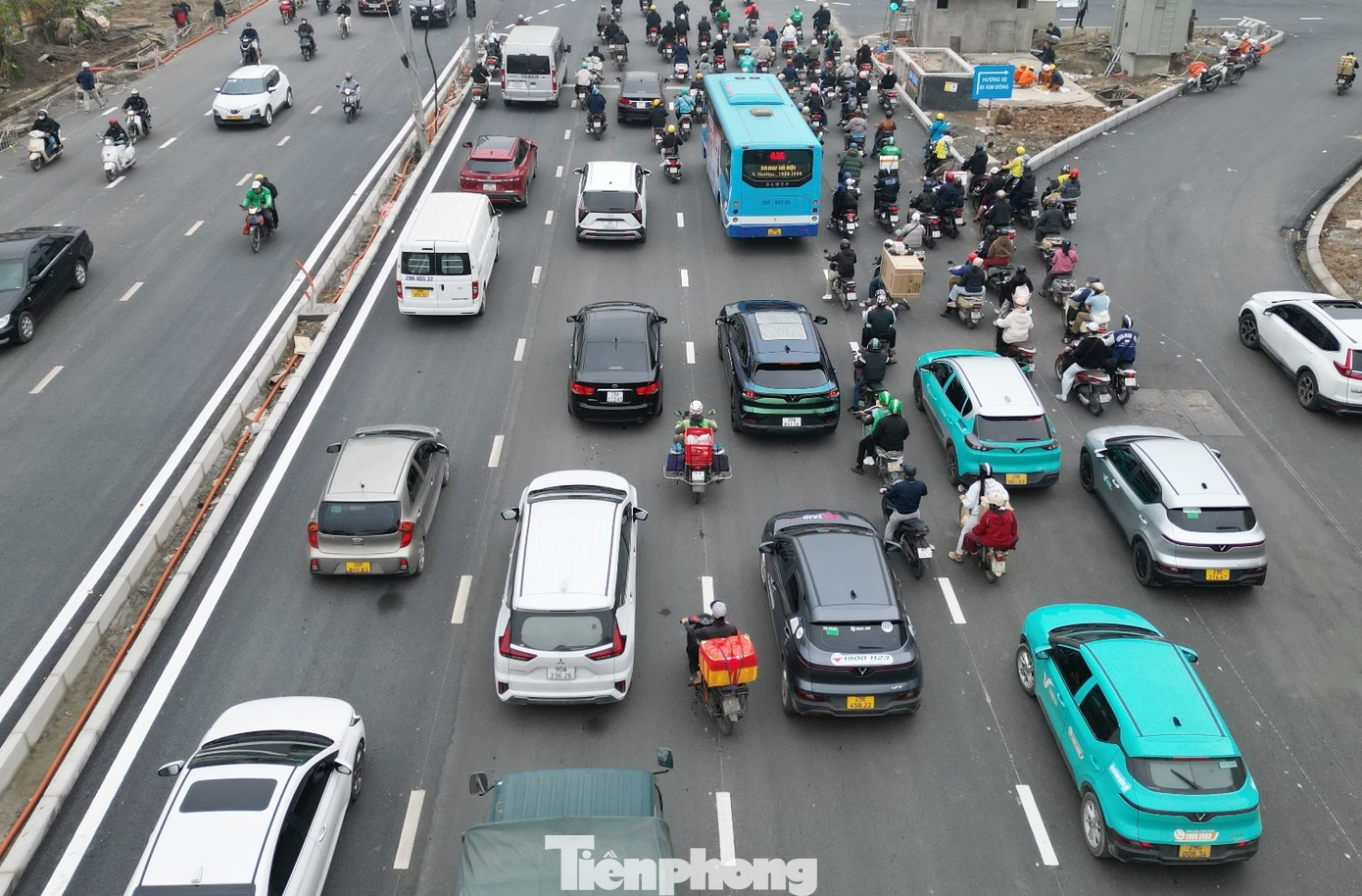 Dựng 3 đảo giao thông tại nút Giải Phóng – Kim Đồng để tổ chức lại giao thông - Ảnh 2