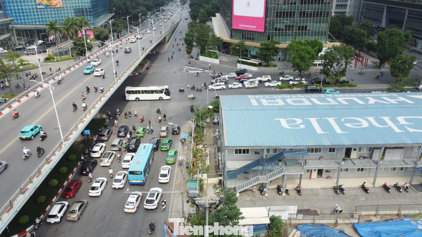 Hà Nội thu hẹp rào chắn dự án metro, mở rộng lòng đường phục vụ đi lại dịp Tết - Ảnh 2