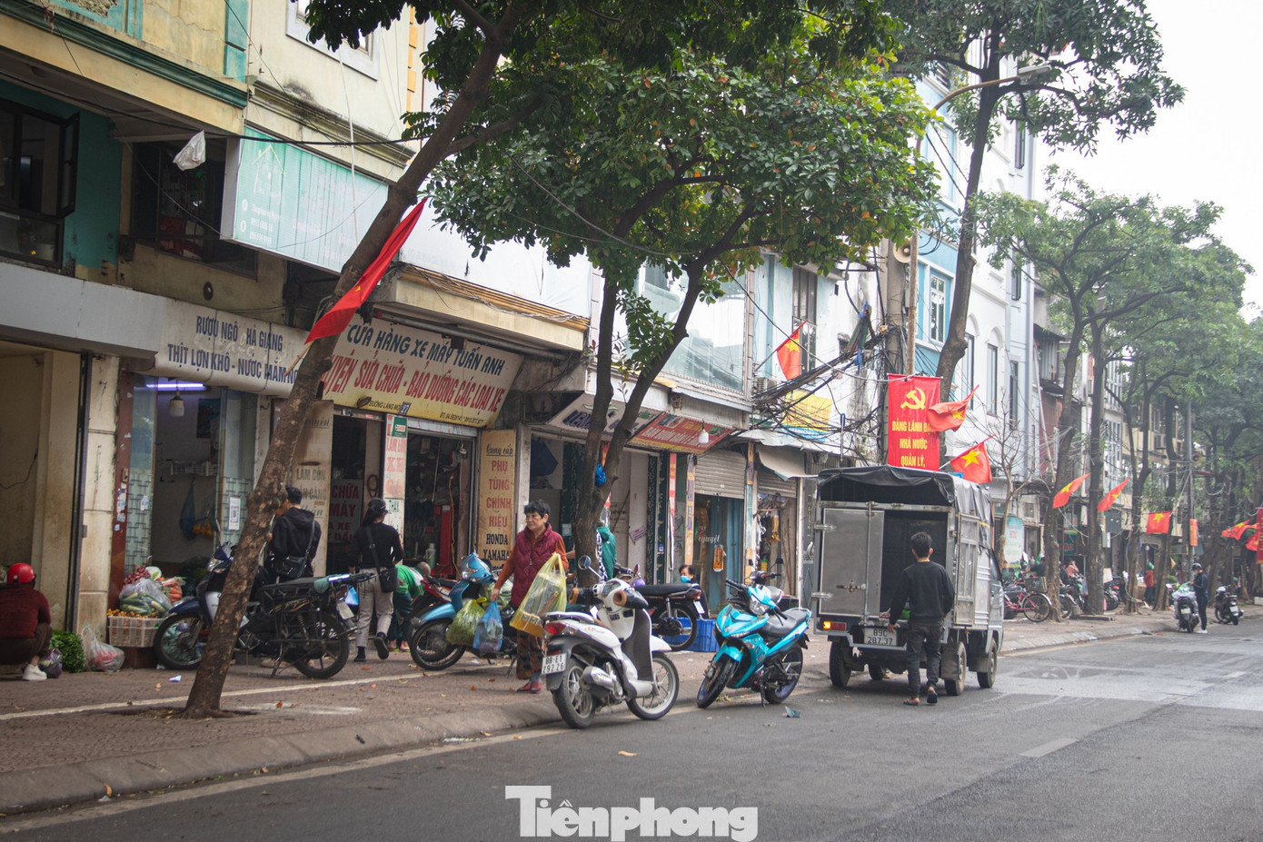 Phố Cầu Mới thông thoáng bất ngờ sau khi 'xóa sổ' chợ tự phát - Ảnh 7