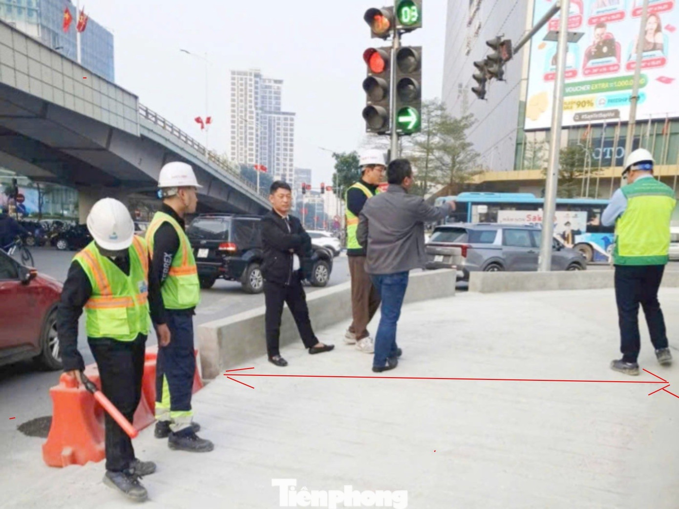 Hà Nội thu hẹp rào chắn dự án metro, mở rộng lòng đường phục vụ đi lại dịp Tết - Ảnh 3