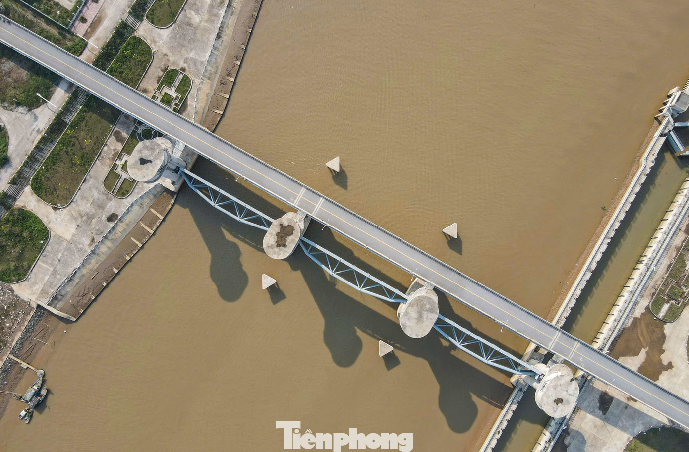 Thanh Hóa thúc đẩy đưa công trình cầu cống thủy lợi 'khủng' vào vận hành trước Tết - Ảnh 5