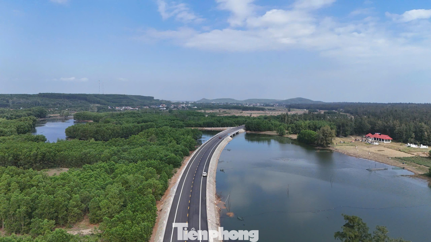 Ngắm cung đường ven biển băng qua rừng dương, cồn cát đẹp bậc nhất Quảng Ngãi - Ảnh 18