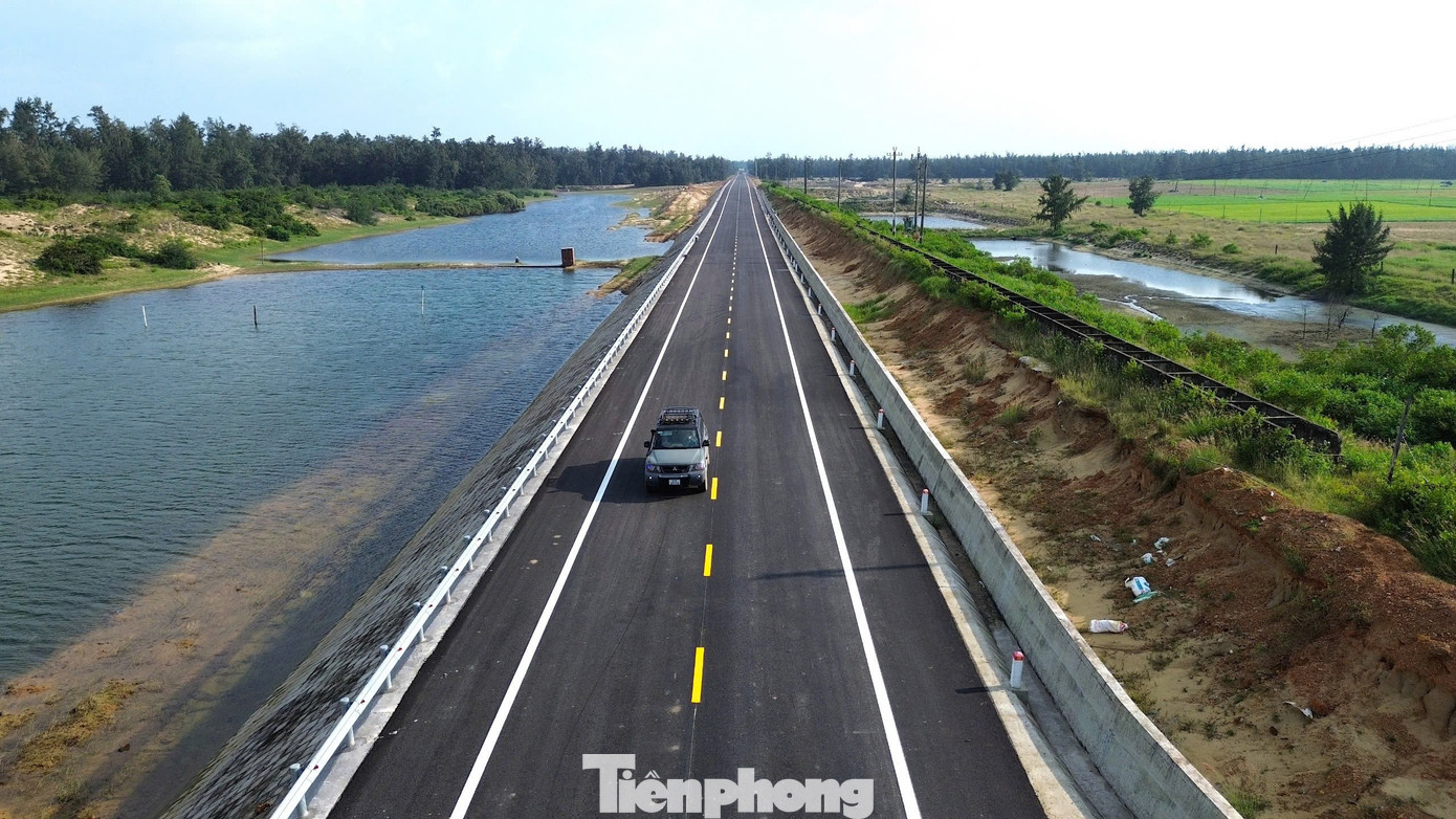 Ngắm cung đường ven biển băng qua rừng dương, cồn cát đẹp bậc nhất Quảng Ngãi - Ảnh 5