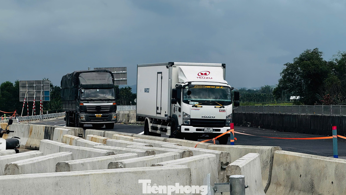 Cận cảnh điểm đấu nối cao tốc Quảng Ngãi - Hoài Nhơn với cao tốc Đà Nẵng - Quảng Ngãi - Ảnh 11