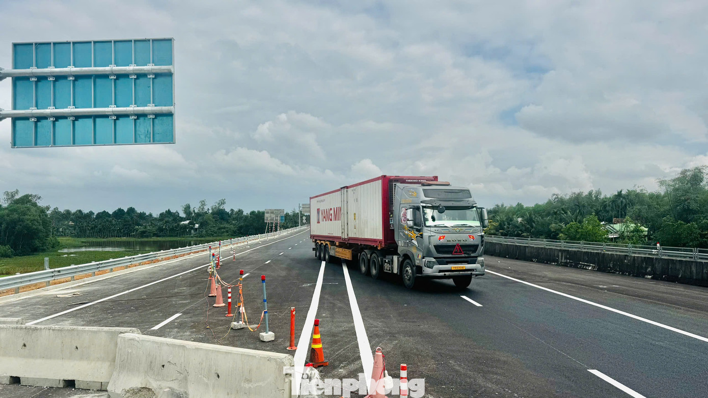 Cận cảnh điểm đấu nối cao tốc Quảng Ngãi - Hoài Nhơn với cao tốc Đà Nẵng - Quảng Ngãi - Ảnh 9