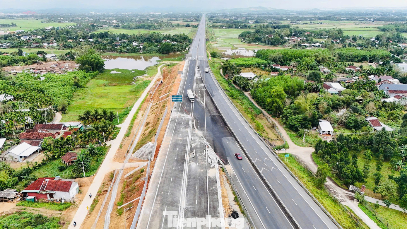Cận cảnh điểm đấu nối cao tốc Quảng Ngãi - Hoài Nhơn với cao tốc Đà Nẵng - Quảng Ngãi - Ảnh 17