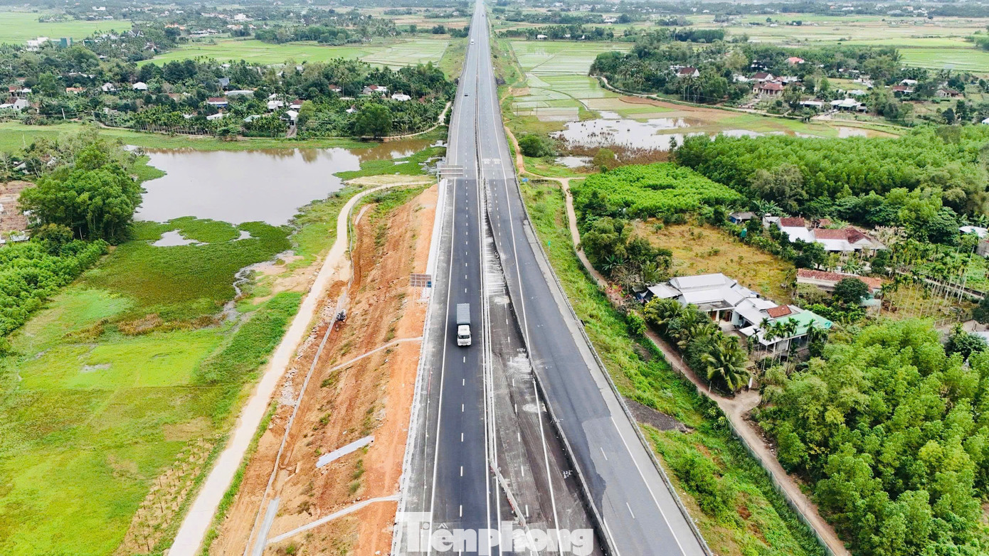 Cận cảnh điểm đấu nối cao tốc Quảng Ngãi - Hoài Nhơn với cao tốc Đà Nẵng - Quảng Ngãi - Ảnh 18
