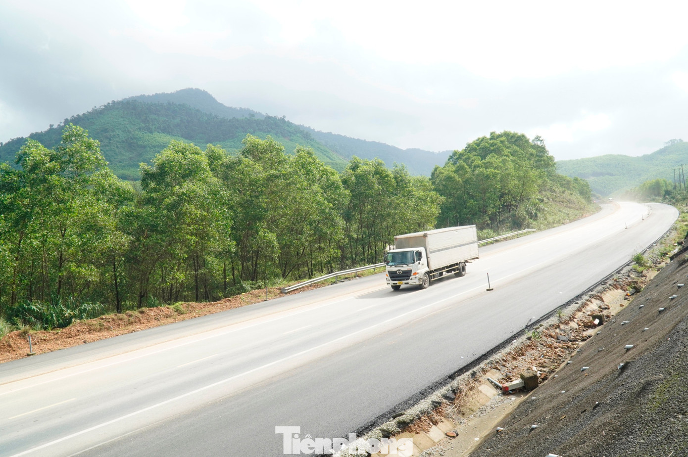 Tất bật thi công xuyên Tết trên công trình cao tốc hơn 3.000 tỷ đồng - Ảnh 7