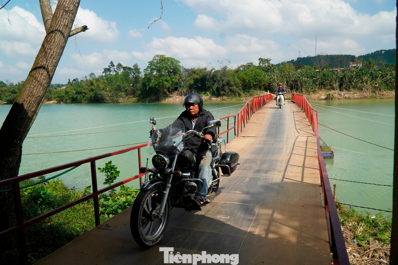 Nối xong cầu phao bị lũ cuốn đứt trên thượng nguồn sông Hương - Ảnh 6