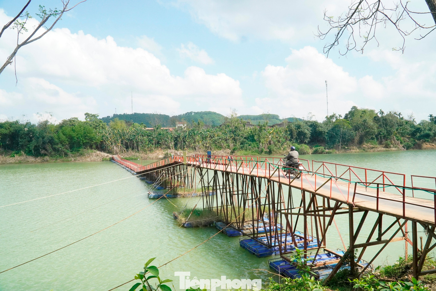 Nối xong cầu phao bị lũ cuốn đứt trên thượng nguồn sông Hương - Ảnh 5
