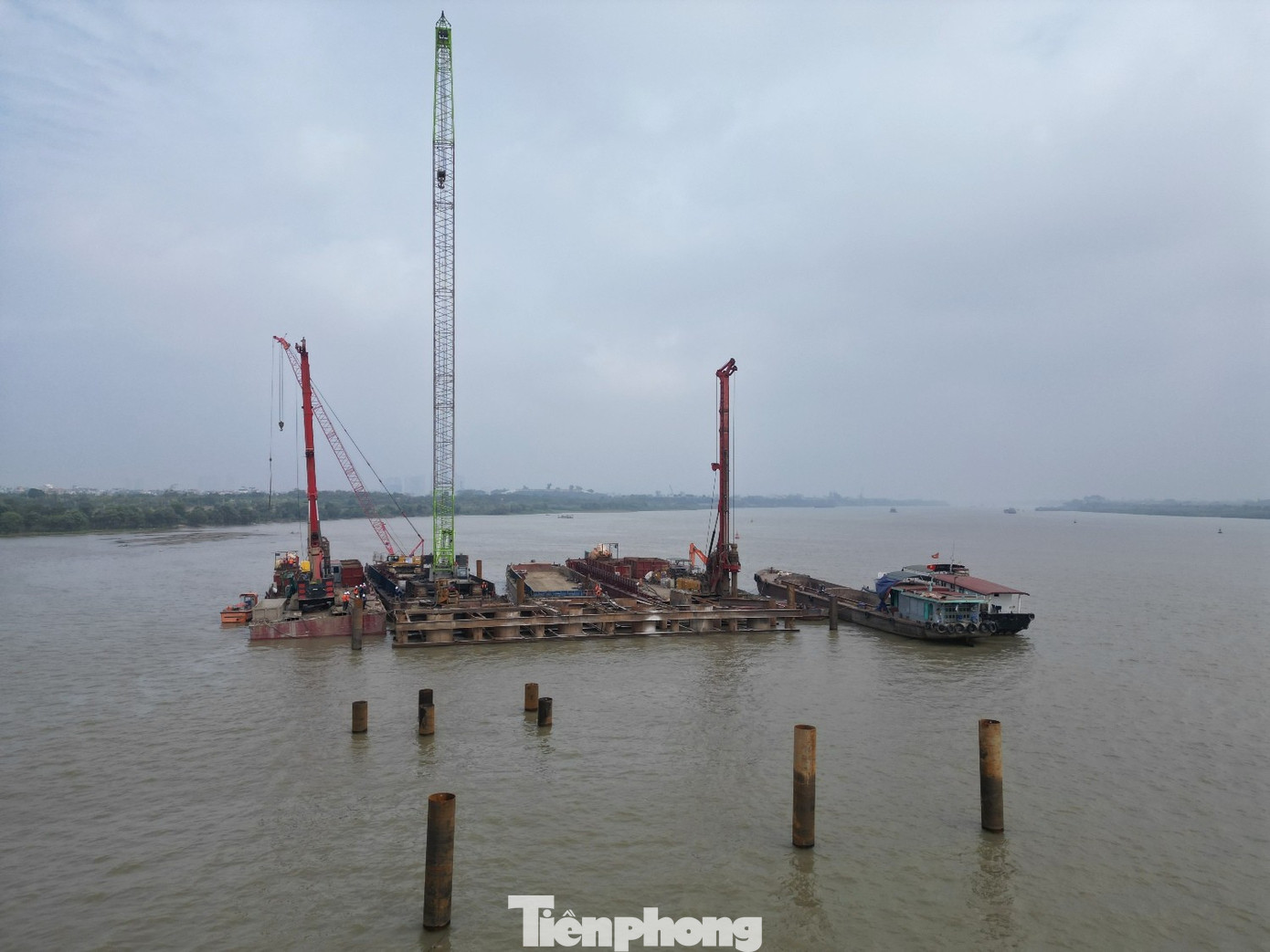 Cầu Ngọc Hồi nối Hà Nội với Hưng Yên tăng tốc thi công hai trụ cầu tháp dây văng - Ảnh 6