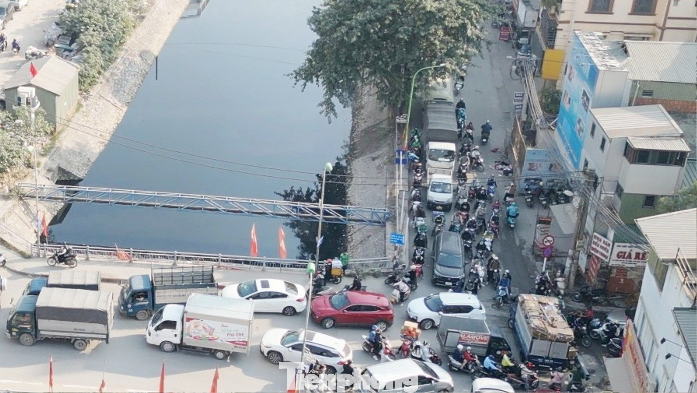 Hiện trạng sửa chữa tuyến đường nhiều 'ổ gà', 'ô trâu' nhất nội thành Hà Nội - Ảnh 7