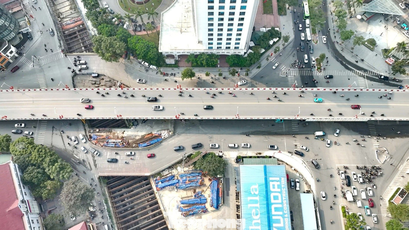 Hà Nội thu hẹp rào chắn dự án metro, mở rộng lòng đường phục vụ đi lại dịp Tết - Ảnh 7