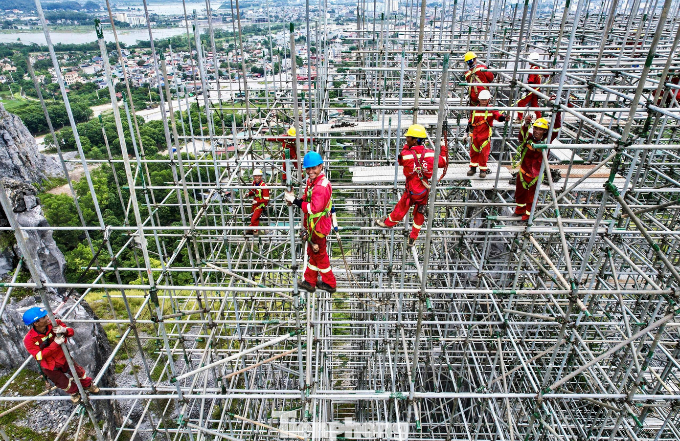 Chủ đầu tư nói về diện mạo ‘sáng trắng’ của hòn Vọng Phu sau khi gia cố 17 tỷ đồng - Ảnh 2