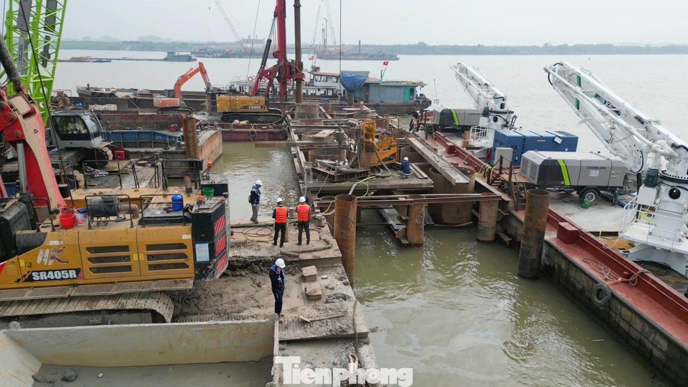 Cầu Ngọc Hồi nối Hà Nội với Hưng Yên tăng tốc thi công hai trụ cầu tháp dây văng - Ảnh 8