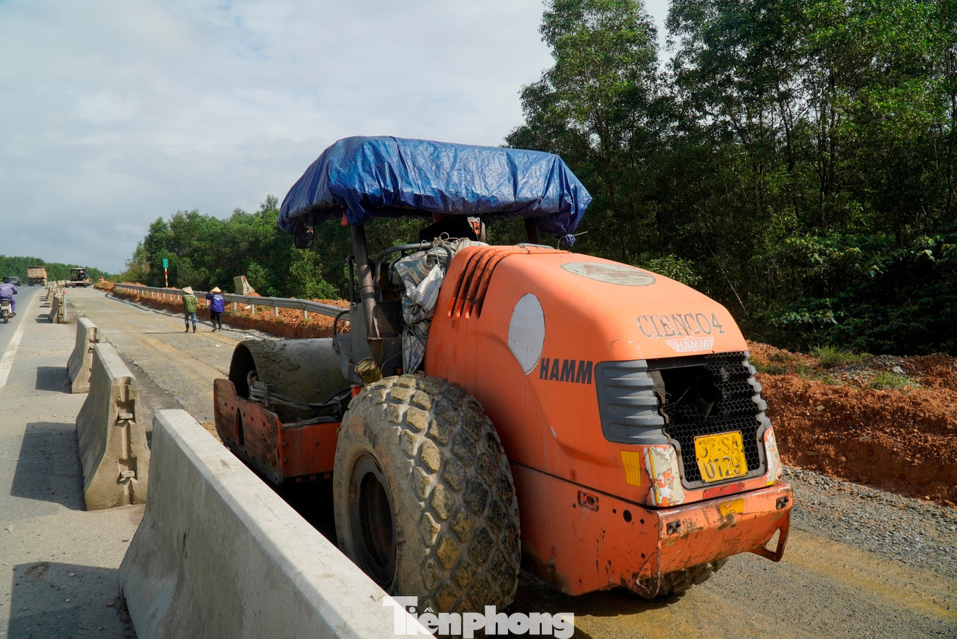 Tất bật thi công xuyên Tết trên công trình cao tốc hơn 3.000 tỷ đồng - Ảnh 14