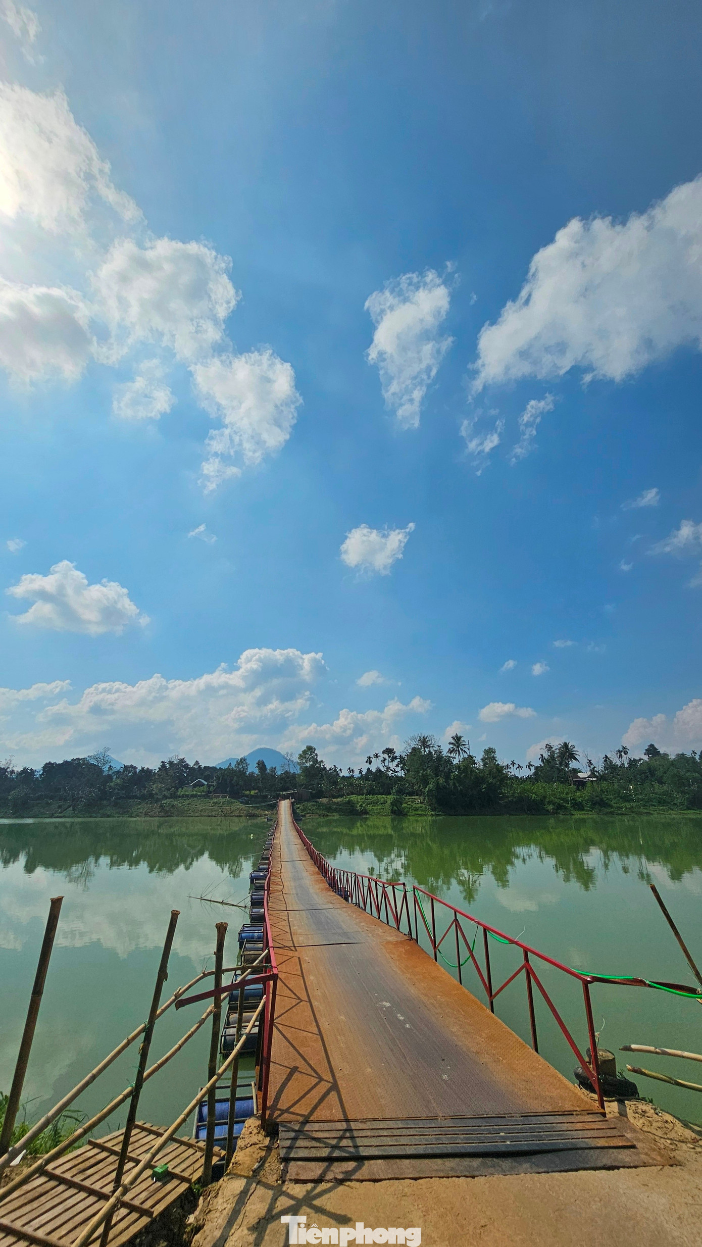 Nối xong cầu phao bị lũ cuốn đứt trên thượng nguồn sông Hương - Ảnh 10