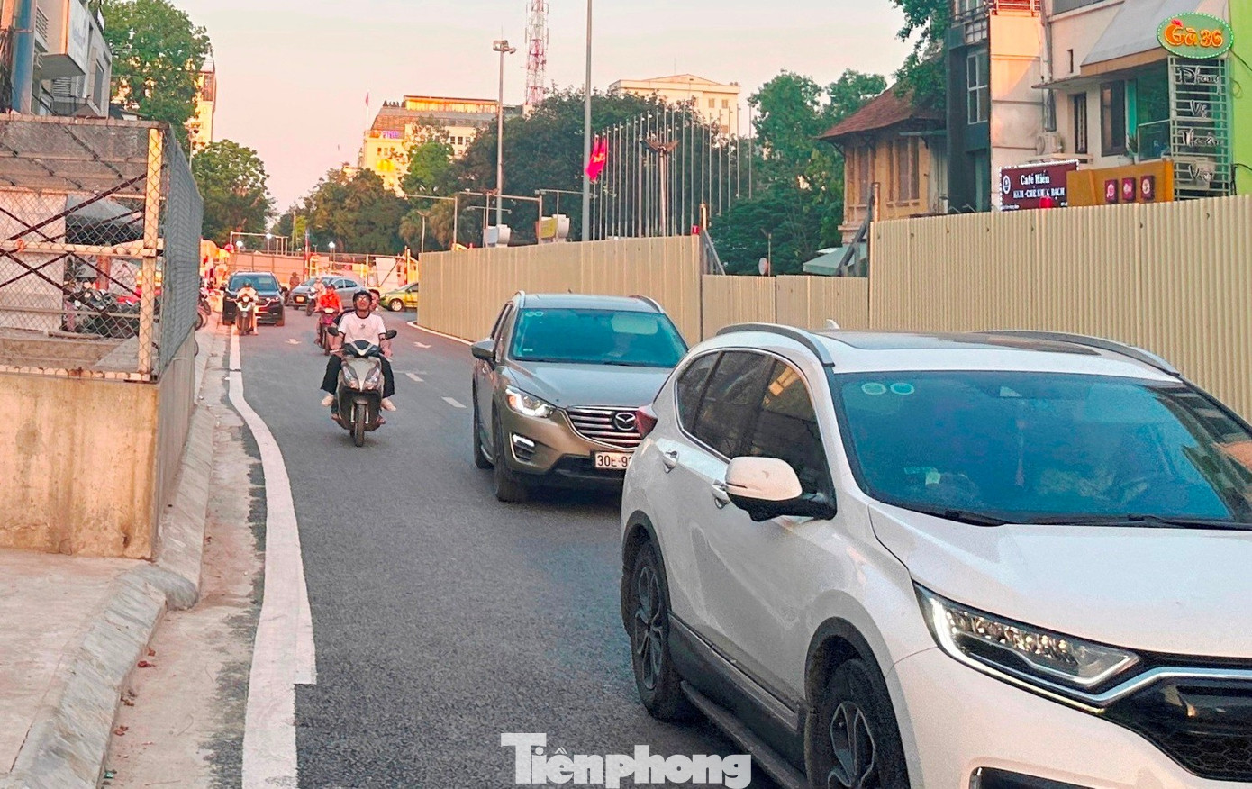 Hà Nội thu hẹp rào chắn dự án metro, mở rộng lòng đường phục vụ đi lại dịp Tết - Ảnh 9
