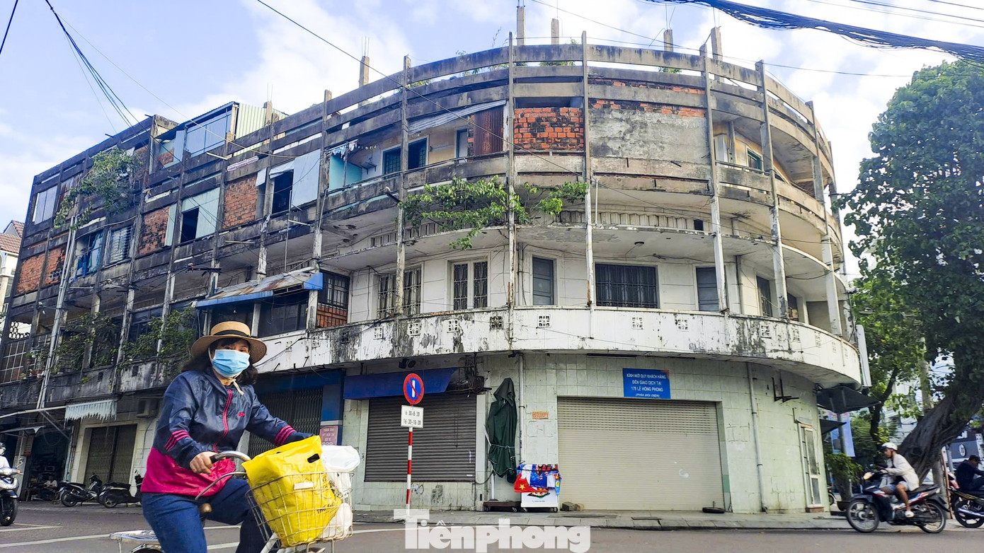 Cận cảnh các khu nhà tập thể cũ phải di dời - Ảnh 1