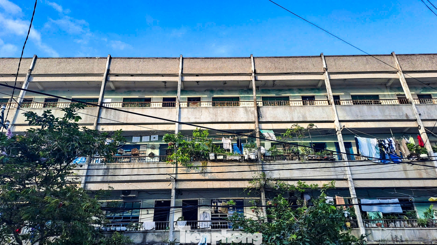 Cận cảnh các khu nhà tập thể cũ phải di dời - Ảnh 11