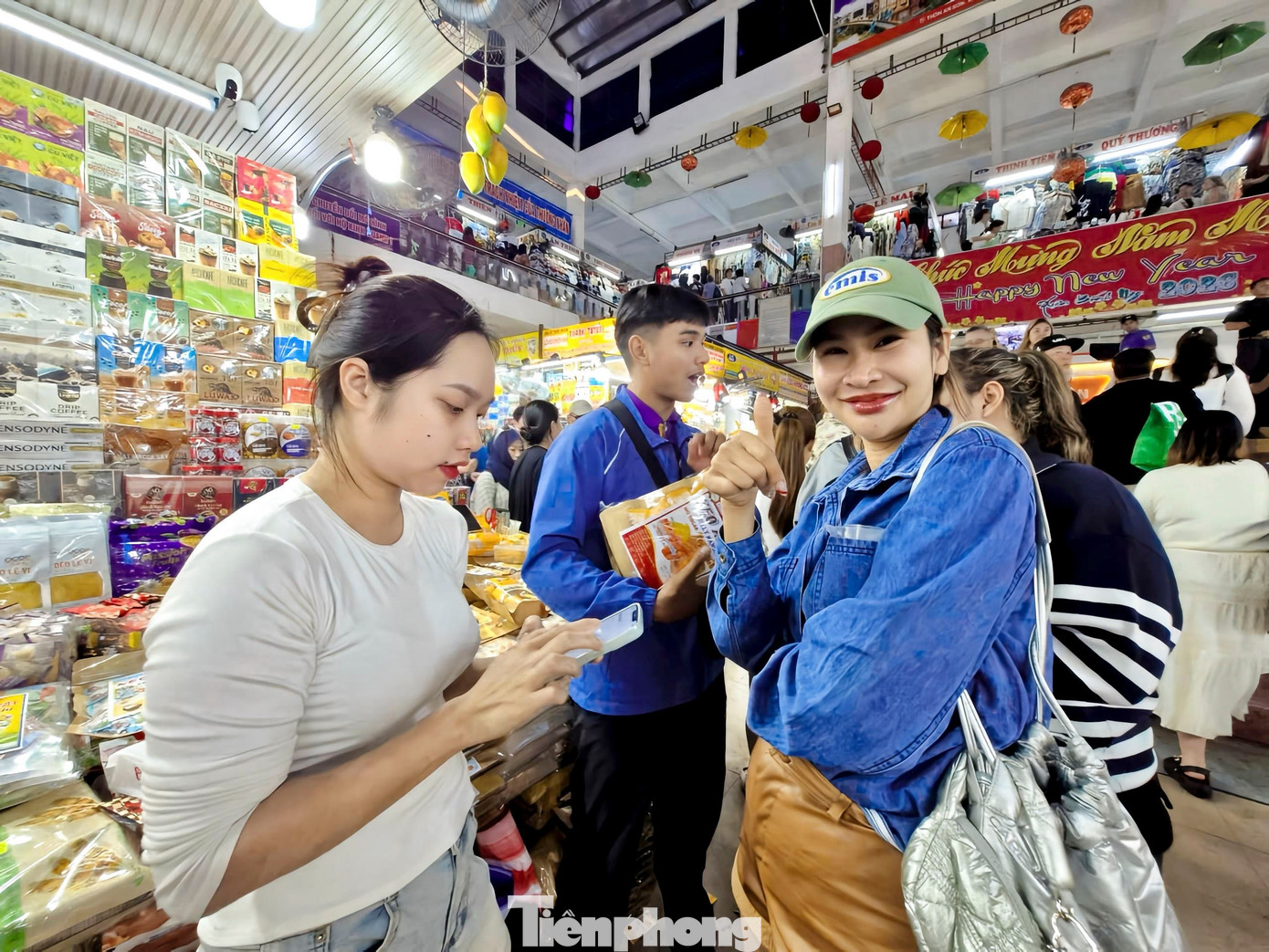 Chợ Đà Nẵng có gì mà du khách kéo tới nườm nượp? - Ảnh 6