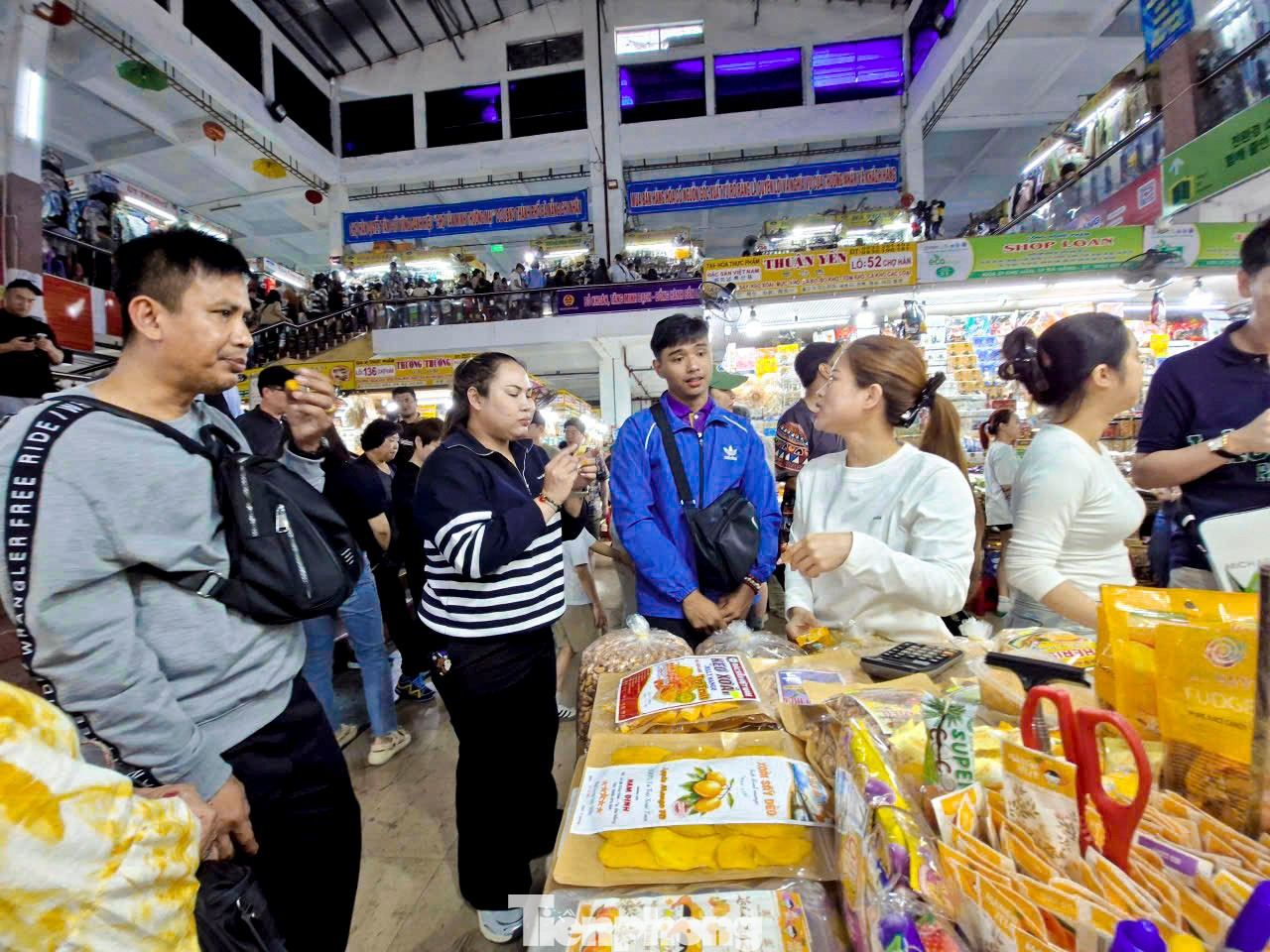 Chợ Đà Nẵng có gì mà du khách kéo tới nườm nượp? - Ảnh 2