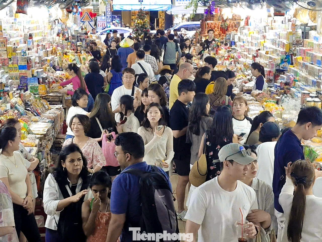 Chợ Đà Nẵng có gì mà du khách kéo tới nườm nượp? - Ảnh 5