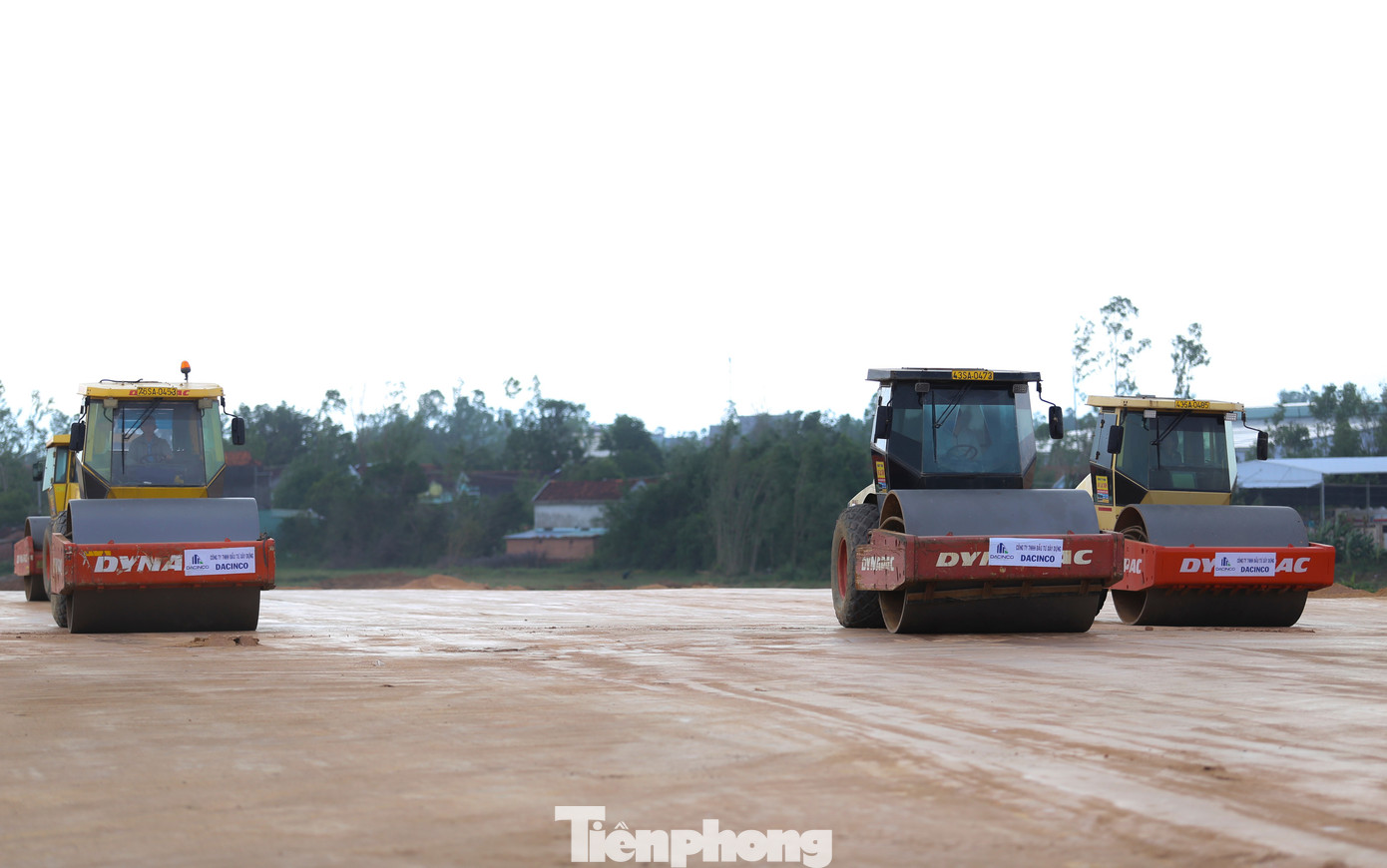 Hối hả thi công 'lên đời' sân bay Phù Cát - Ảnh 2