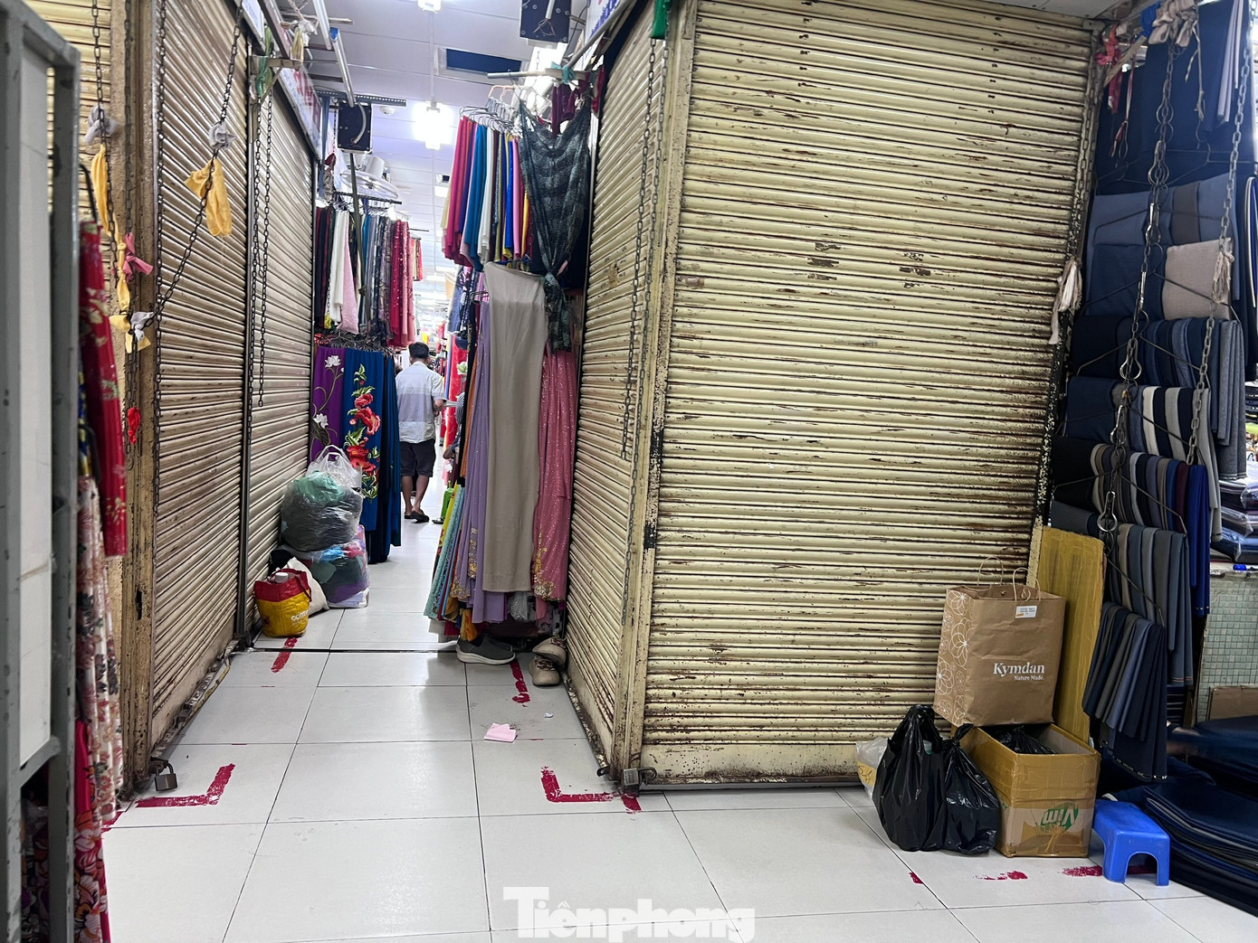 Cảnh tượng lạ ở chợ truyền thống TPHCM lúc cận Tết - Ảnh 9