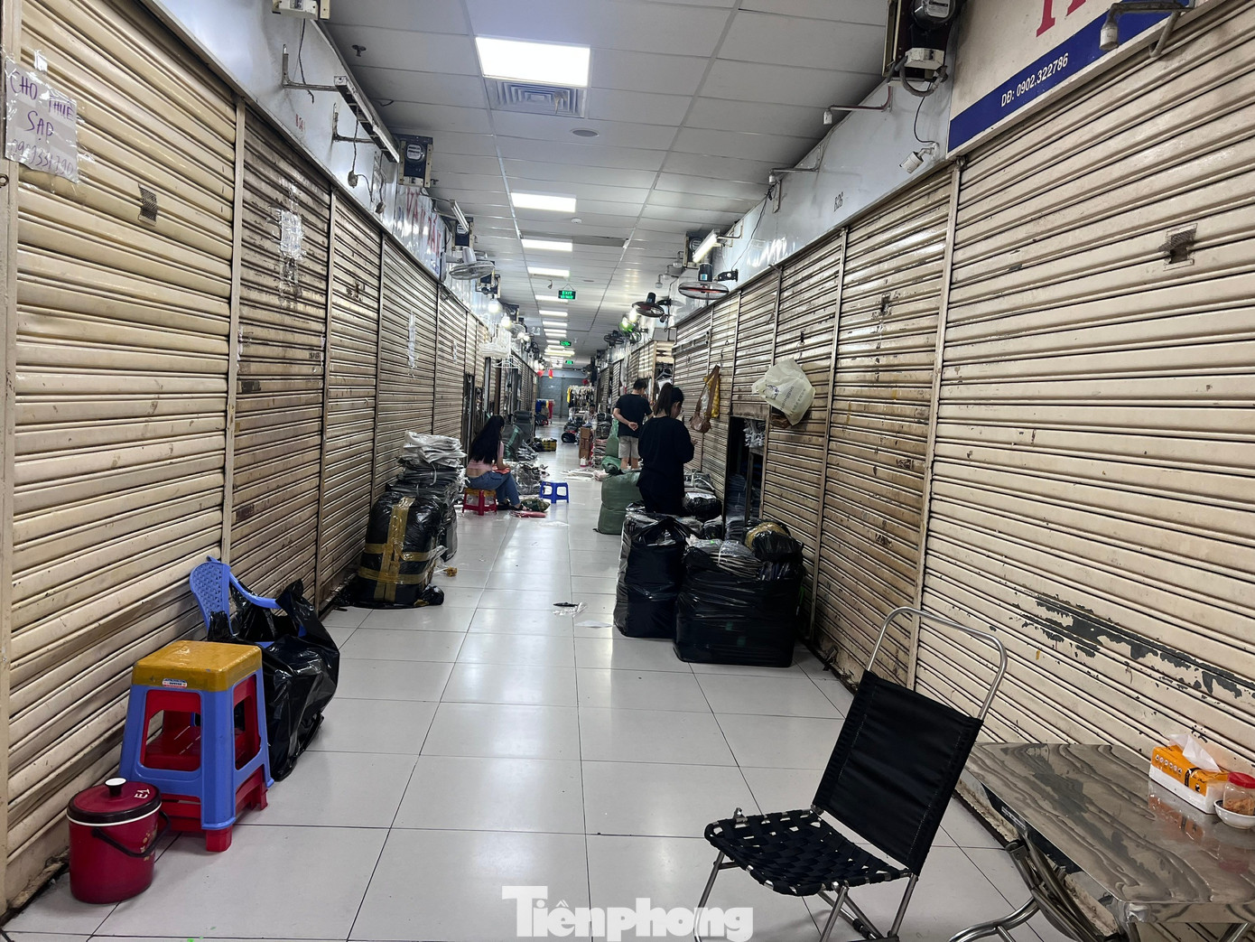 Cảnh tượng lạ ở chợ truyền thống TPHCM lúc cận Tết - Ảnh 8