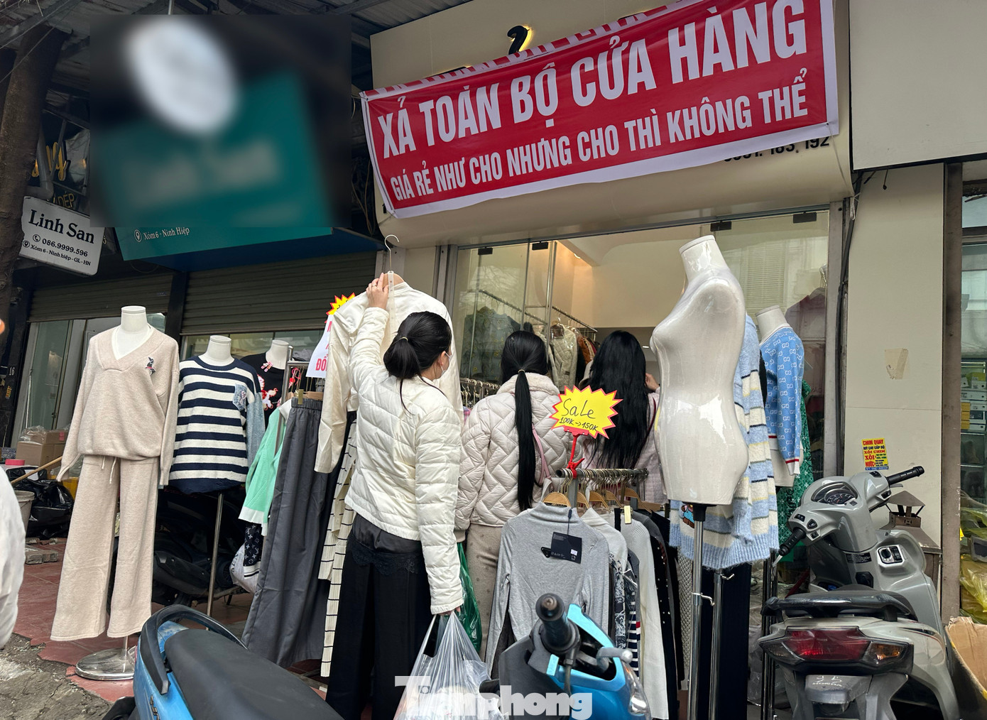 Vừa mở cửa trở lại, chợ Ninh Hiệp đã đua nhau 'xả hàng Tết' - Ảnh 13